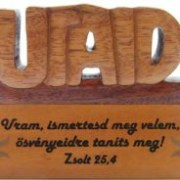 Asztali dísz, fa, betűs (UTAID)